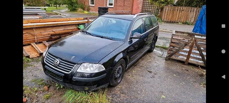 Schwarz Gebraucht 2003 VW Passat Kombi | 600 € (Guter Preis) - Bild 1/4