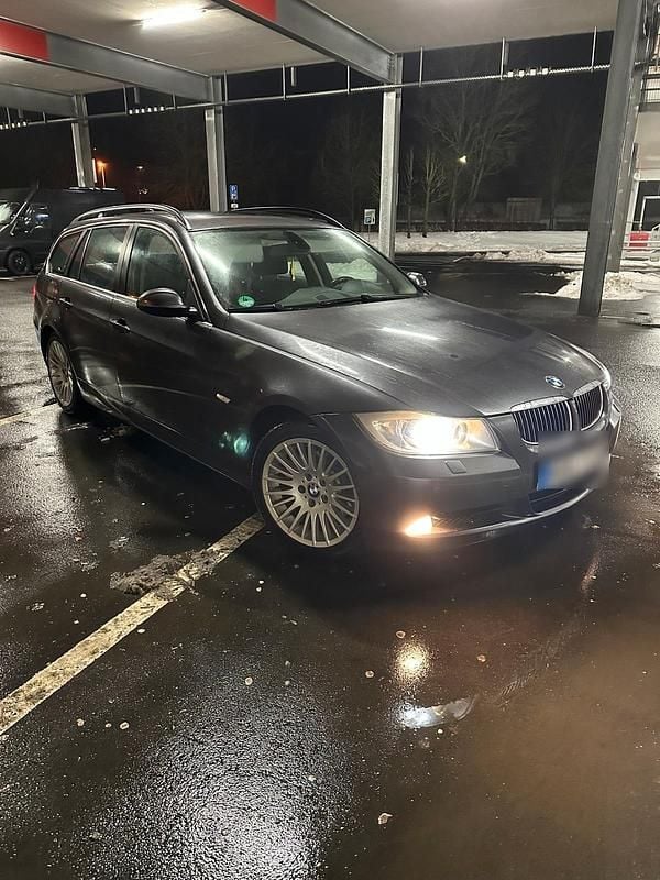 Grau Gebraucht 2007 BMW 330 Kombi | 3.500 € (Guter Preis) - Bild 1/4