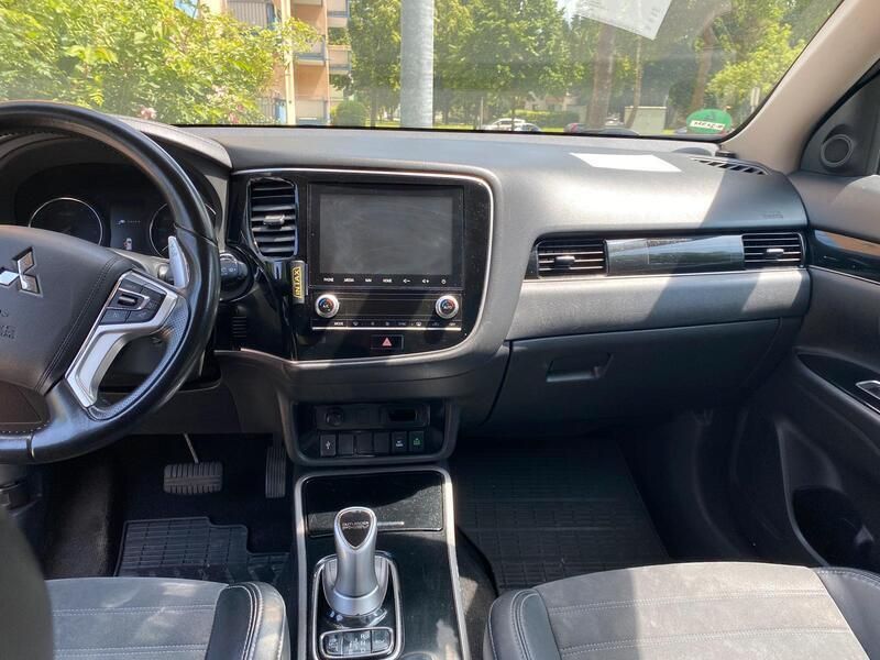Andere außenfarben Gebraucht 2021 Mitsubishi Outlander P-HEV SUV | 17.600 € (Teuer) - Bild 1/4