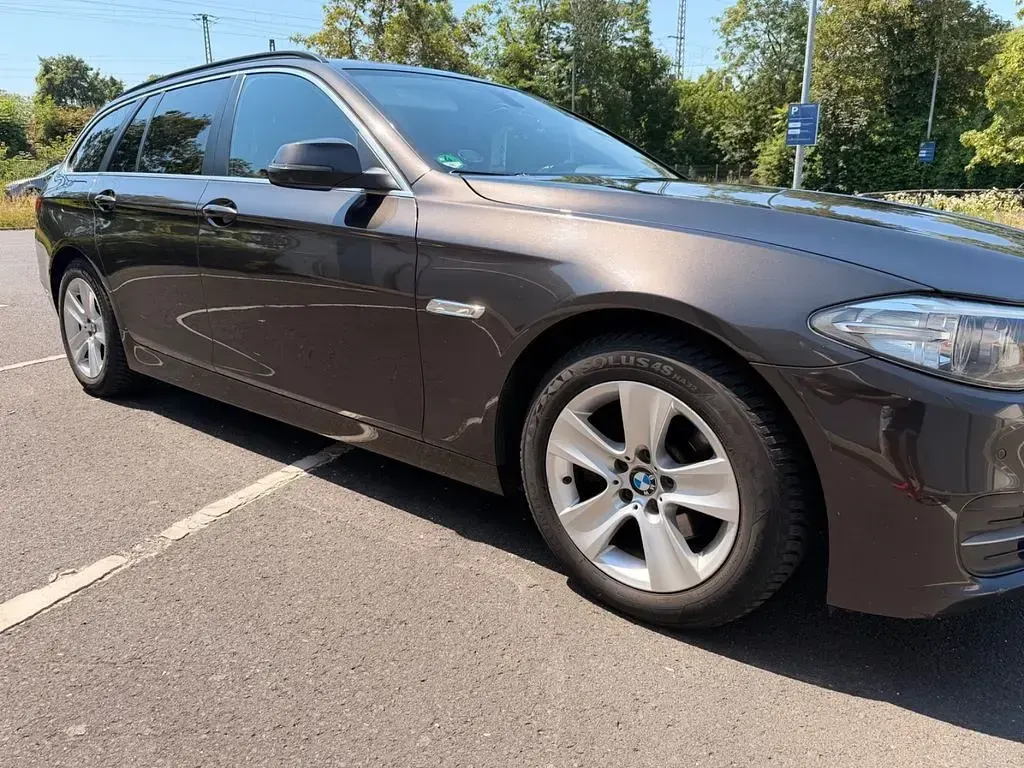 Gebraucht BMW 518 150 PS (110 kW) 2015 Braun Kombi