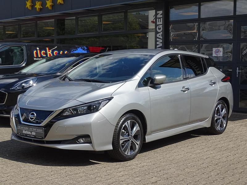 Silber metallic Gebraucht 2022 Nissan Leaf N-Connecta Kleinwagen | 17.930 € (Superpreis) - Bild 1/4