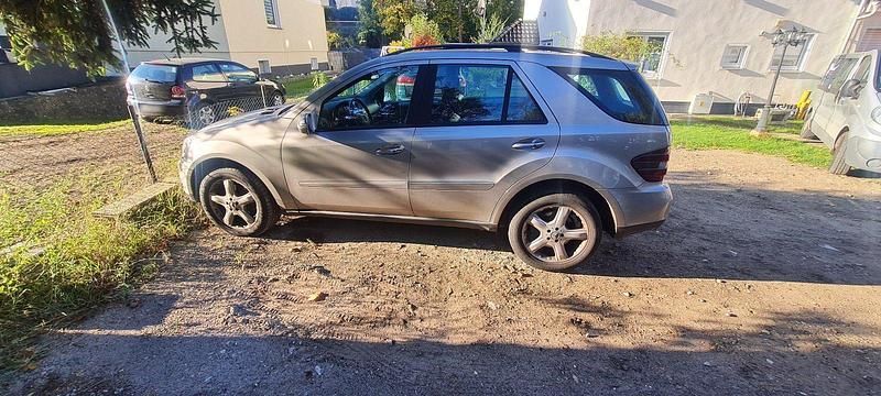 Gebraucht Mercedes ML500 306 PS (225 kW) 2005 Silber SUV