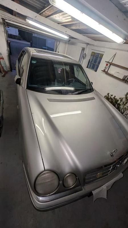 Gebraucht Mercedes E280 193 PS (141 kW) 1997 Silber Limousine