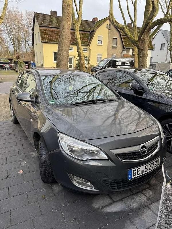 Gebraucht Opel Astra Selection 87 PS (63 kW) 2010 Limousine