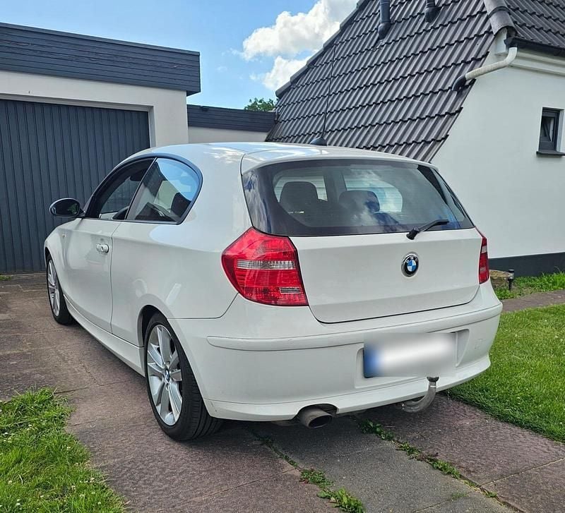 Używany BMW 116 122 KM (89 kW) 2009 Biały Hatchback