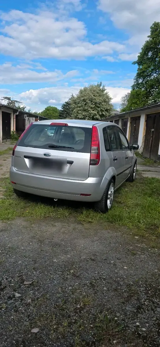 Gebraucht Ford Fiesta 69 PS (50 kW) 2003 Silber Kleinwagen