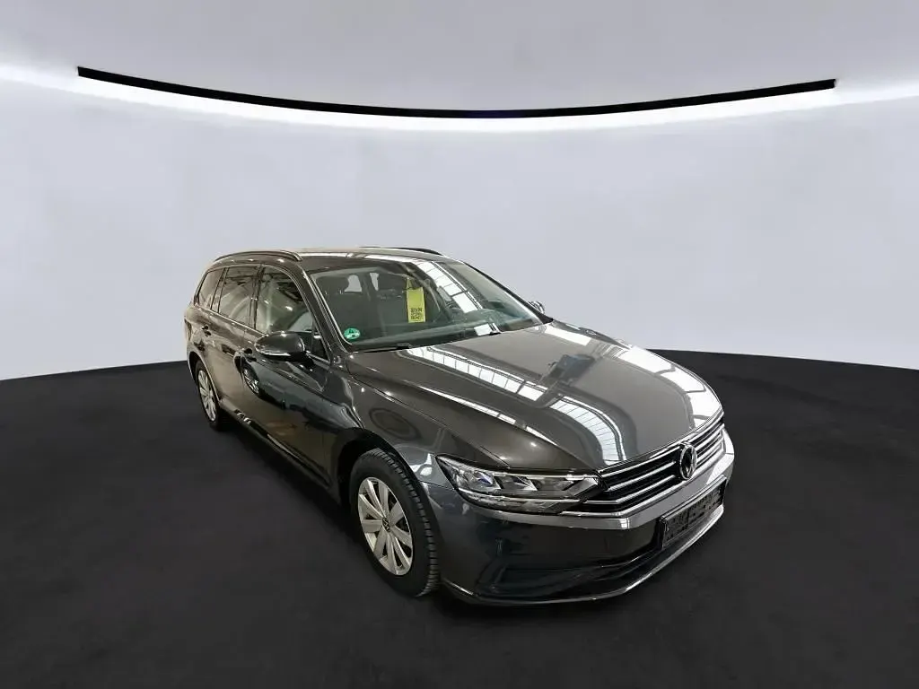 Gebraucht VW Passat 150 PS (110 kW) 2023 Grau Kombi