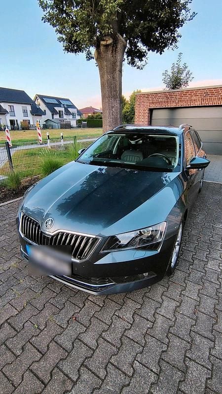 Gebraucht Skoda Superb 190 PS (139 kW) 2017 Grau Kombi