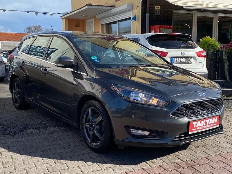 Gebraucht Ford Focus Cool & Connect 125 PS (91 kW) 2017 Grau Limousine