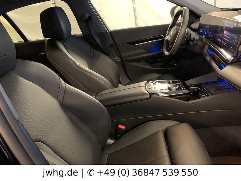 Gebraucht BMW 520 Sport Line 197 PS (144 kW) 2024 Schwarz Limousine