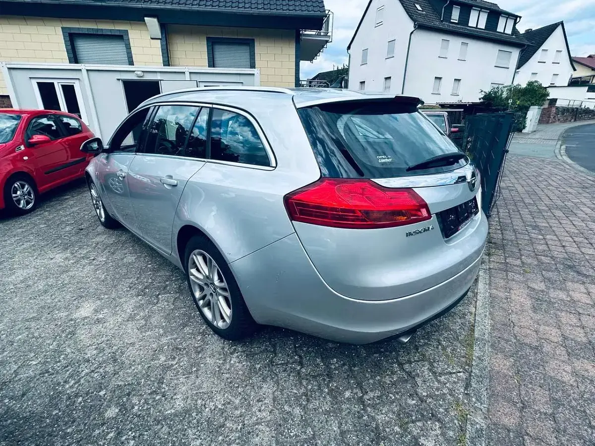 Gebraucht Opel Insignia 220 PS (161 kW) 2010 Argon silber/ice silver (m2) Kombi