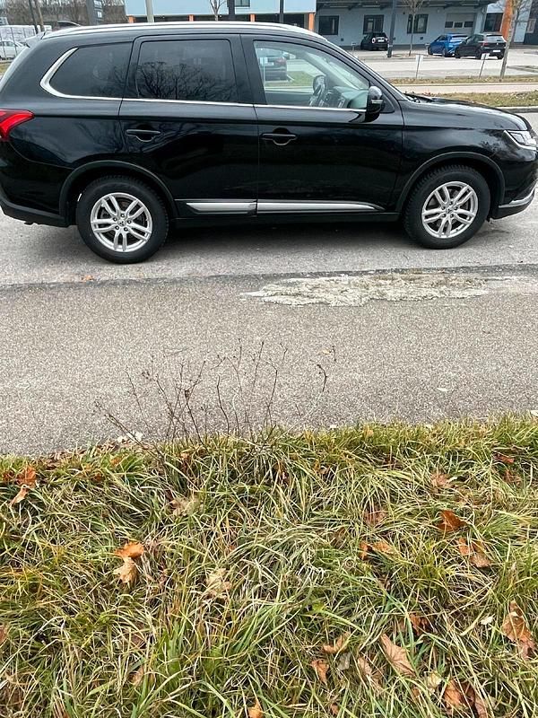 Gebraucht Mitsubishi Outlander 150 PS (110 kW) 2019 Schwarz SUV