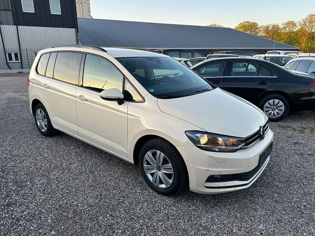 Gebraucht VW Touran Comfortline 150 PS (110 kW) 2023 Beige Van / Kleinbus