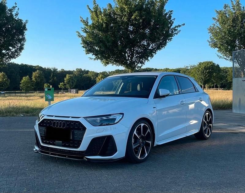 Weiß Gebraucht 2021 Audi A1 S-Line Kleinwagen | 21.700 € (Guter Preis) - Bild 1/4