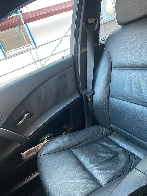 Gebraucht BMW 530 218 PS (160 kW) 2005 Silber Limousine