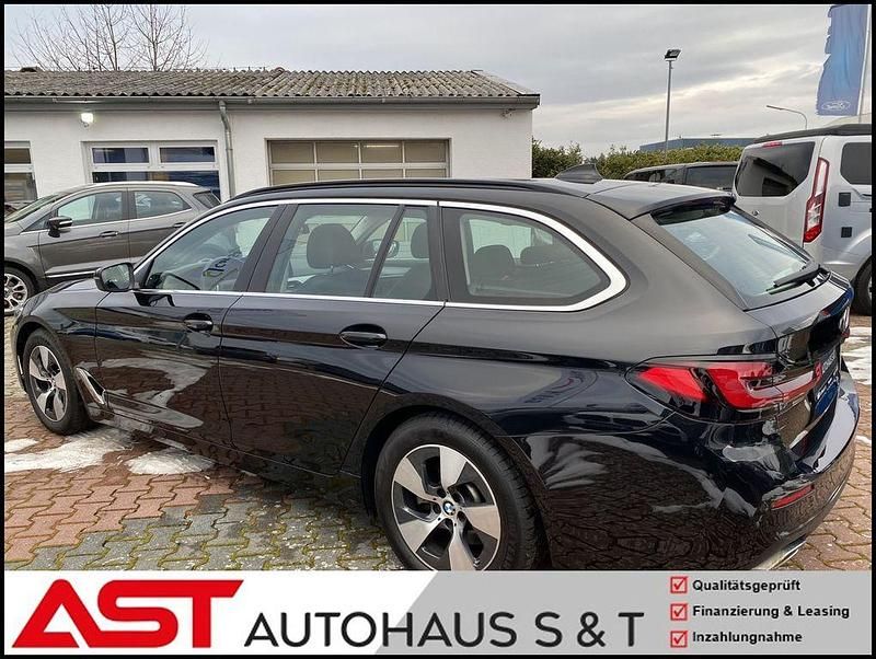 Gebraucht BMW 520 190 PS (139 kW) 2023 Schwarz Kombi