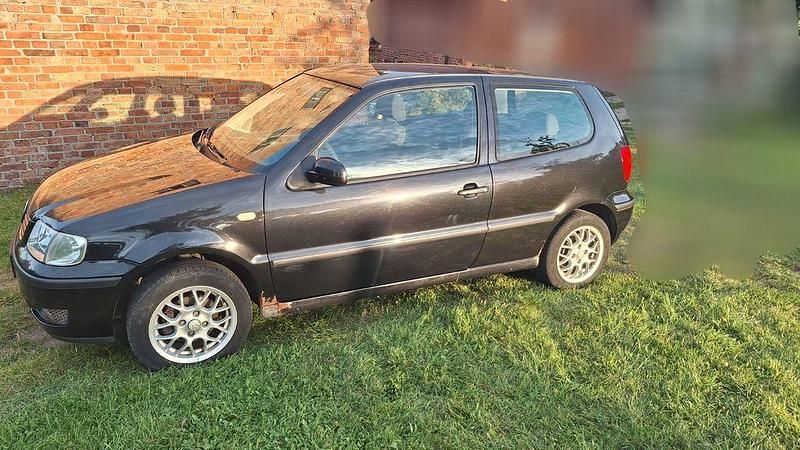 Schwarz Gebraucht 2000 VW Polo Basis Limousine | 550 € (Guter Preis) - Bild 1/4