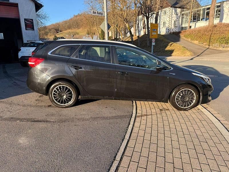 Gebraucht Kia Ceed Platinum 135 PS (99 kW) 2016 Schwarz Kleinwagen