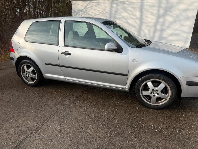 Gebraucht VW Golf IV 75 PS (55 kW) 2000 Grau Kleinwagen