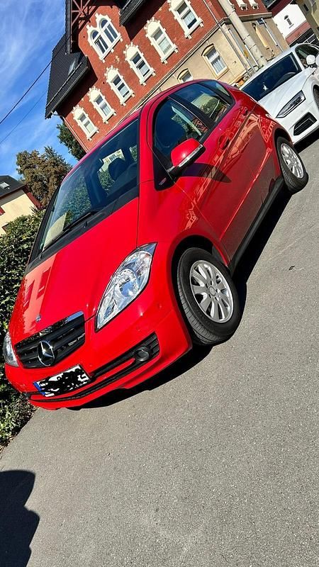 Gebraucht Mercedes A180 116 PS (85 kW) 2010 Rot Kleinwagen