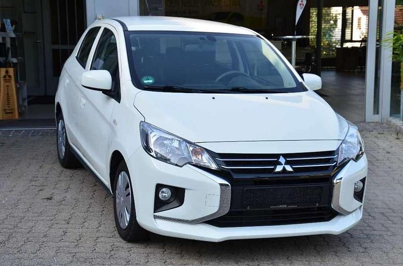 Islandweiß Gebraucht 2021 Mitsubishi Space Star Spirit Limousine | 10.490 € (Fairer Preis) - Bild 1/4