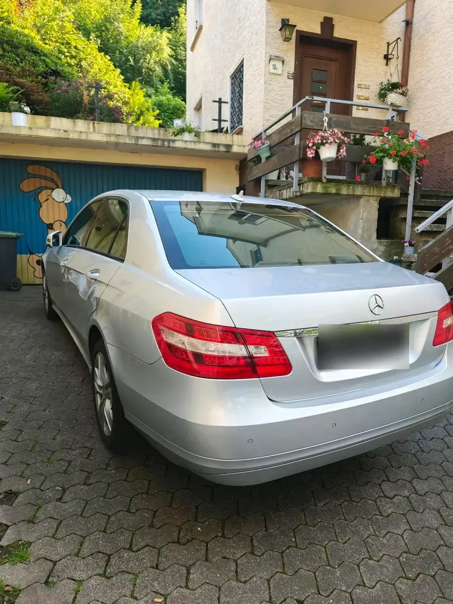 Gebraucht Mercedes E220 170 PS (125 kW) 2009 Silber Limousine