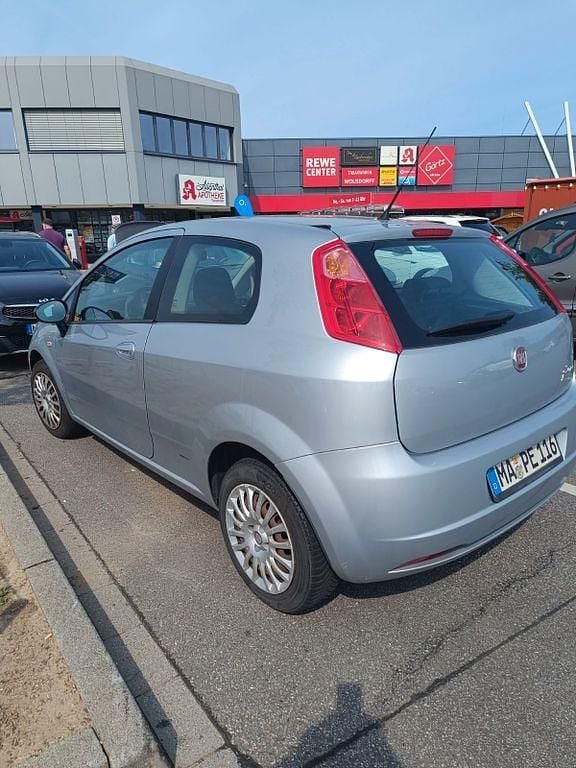 Gebraucht Fiat Punto Dynamic 77 PS (56 kW) 2009 Silber Limousine