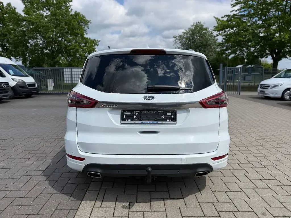 Gebraucht Ford S-MAX Titanium 190 PS (139 kW) 2022 Weiß Van / Kleinbus