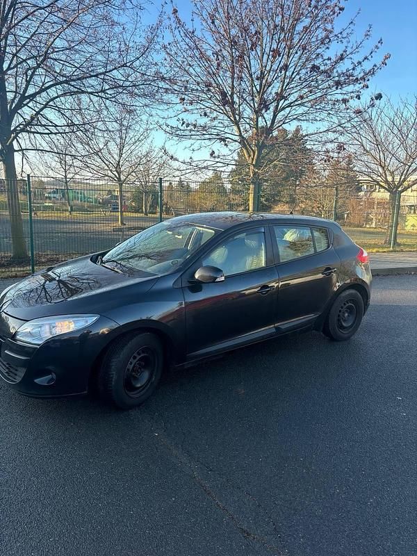 Schwarz Gebraucht 2009 Renault Mégane Limousine | 5.000 € (Teuer) - Bild 1/4