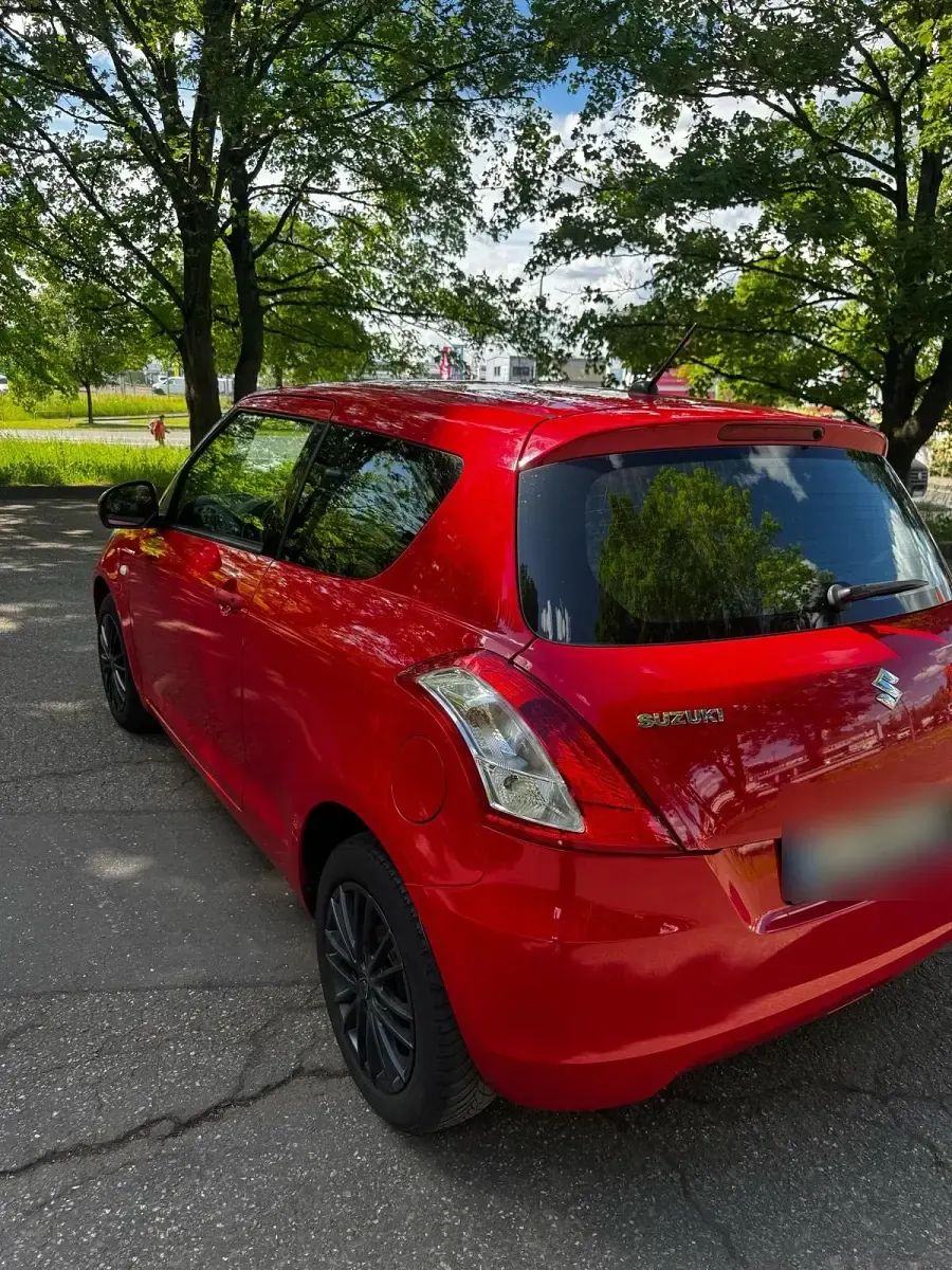 Gebraucht Suzuki Swift 94 PS (69 kW) 2012 Rot Kleinwagen
