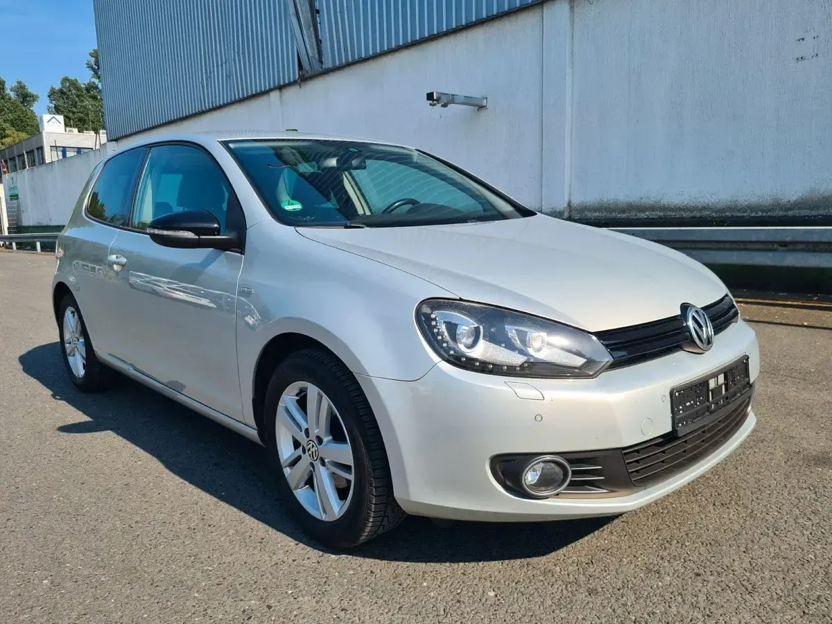Gebraucht VW Golf VII Match 105 PS (77 kW) 2012 Gold Limousine