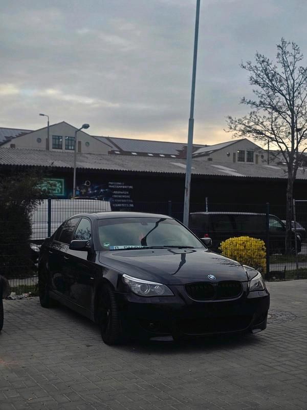 Gebraucht BMW 525 197 PS (144 kW) 2009 Schwarz Limousine