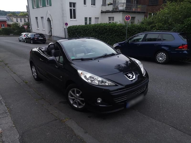 Schwarz Gebraucht 2010 Peugeot 207 CC Roland Garros Cabrio | 2.800 € (Fairer Preis) - Bild 1/4