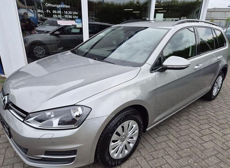 Silber Gebraucht 2016 VW Golf VII Trendline Kombi | 8.450 € (Fairer Preis) - Bild 1/4