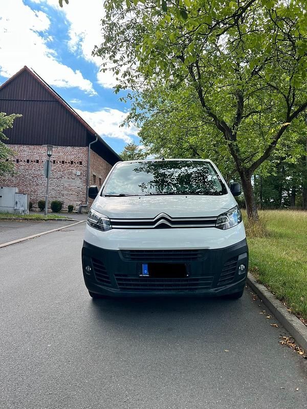 Weiß Gebraucht 2016 Citroën Jumpy Business Class Van / Kleinbus | 15.500 € - Bild 1/4
