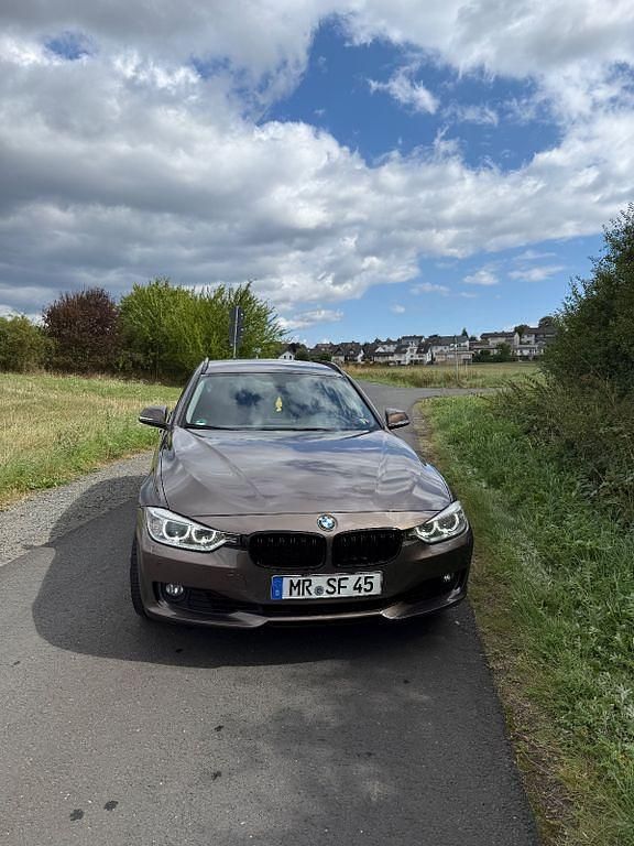 Braun Gebraucht 2013 BMW 320 Kombi | 11.500 € (Fairer Preis) - Bild 1/4