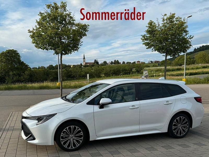 Gebraucht Toyota Corolla Team 184 PS (135 kW) 2022 Weiß Kombi