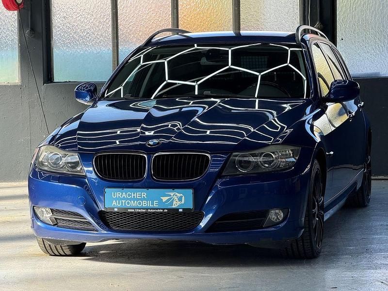 Blau Gebraucht 2009 BMW 320 Comfort Edition Kombi | 6.990 € (Etwas zu teuer) - Bild 1/4