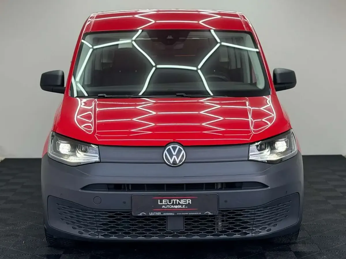 Second-hand VW Caddy Maxi 122 CP (89 kW) 2022 Roșu Monovolum