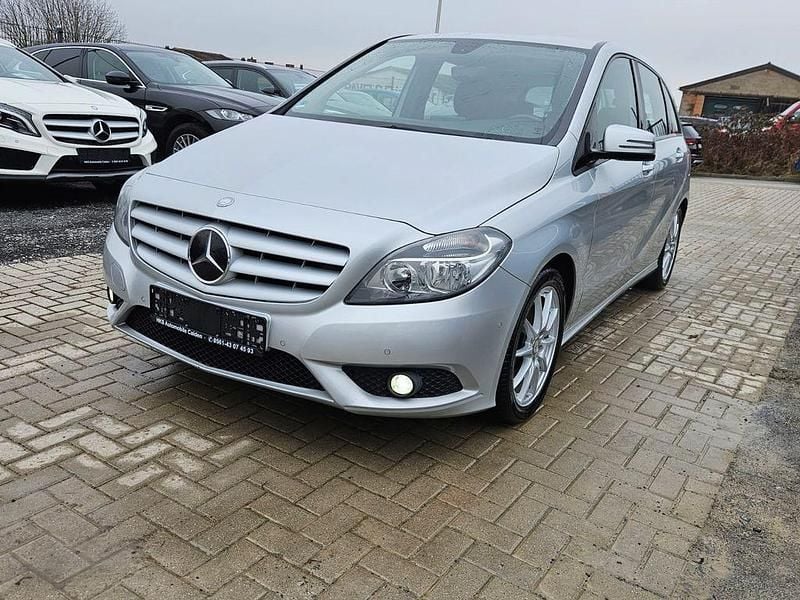Gebraucht Mercedes B180 109 PS (80 kW) 2013 Silber Van / Kleinbus
