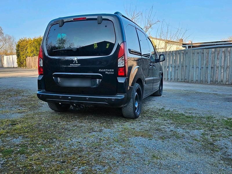 Gebraucht Peugeot Partner 120 PS (88 kW) 2015 Schwarz Van / Kleinbus