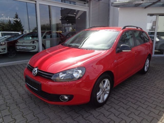 Gebraucht VW Golf VII Match 105 PS (77 kW) 2012 Rot Kombi