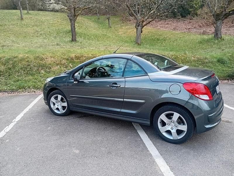Gebraucht Peugeot 207 CC Active 120 PS (88 kW) 2013 Grau Cabrio