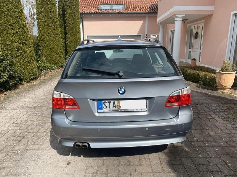 Gebraucht BMW 525 218 PS (160 kW) 2006 Grau Kombi
