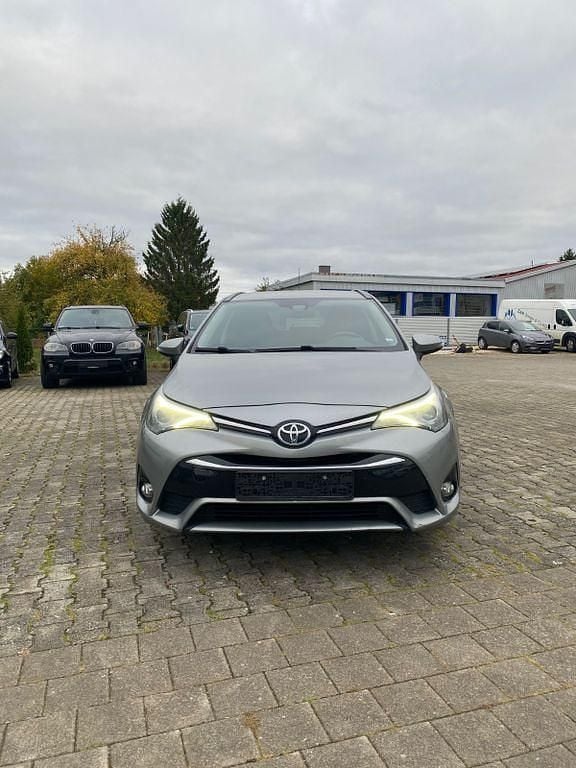 Grau Gebraucht 2016 Toyota Avensis Business Edition Kombi | 9.800 € (Guter Preis) - Bild 1/4