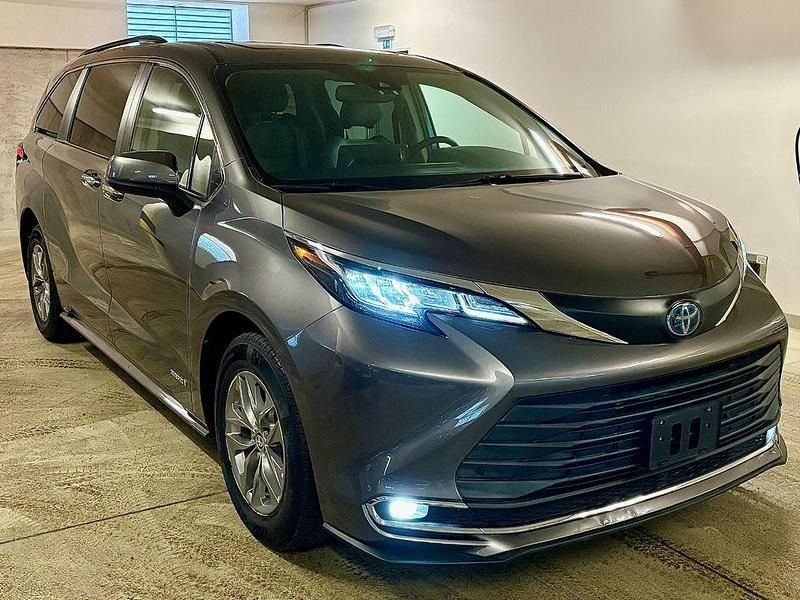 Gebraucht Toyota Sienna Plus 246 PS (180 kW) 2021 Grau Van / Kleinbus