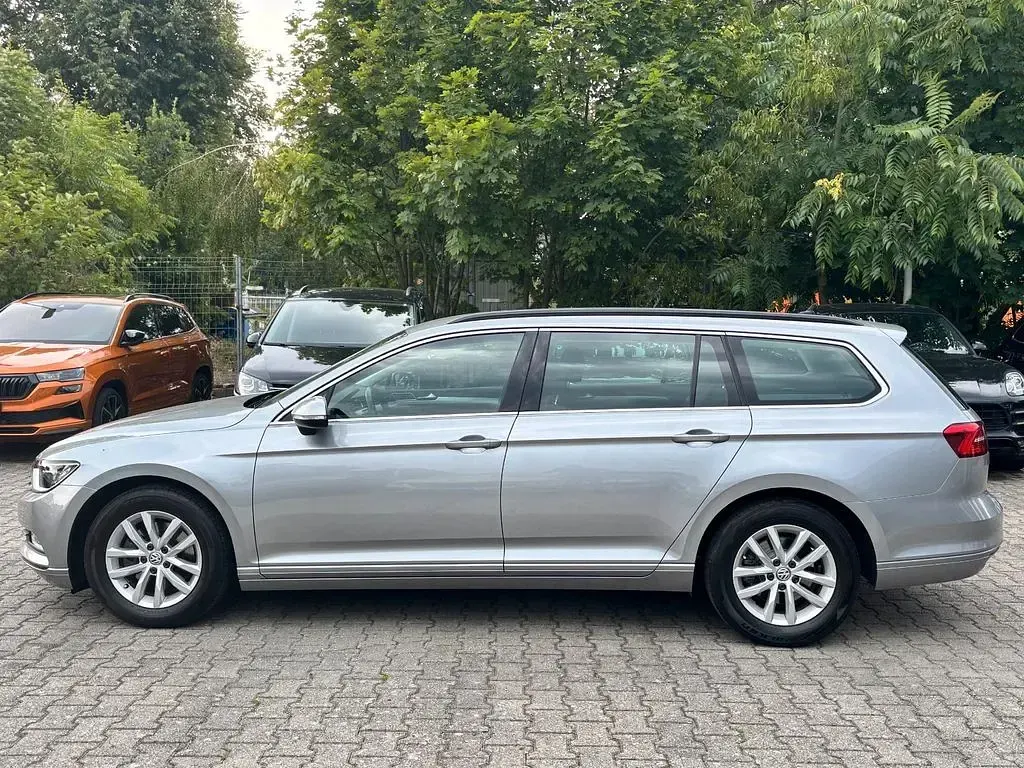 Gebraucht VW Passat 150 PS (110 kW) 2019 Silber Kombi