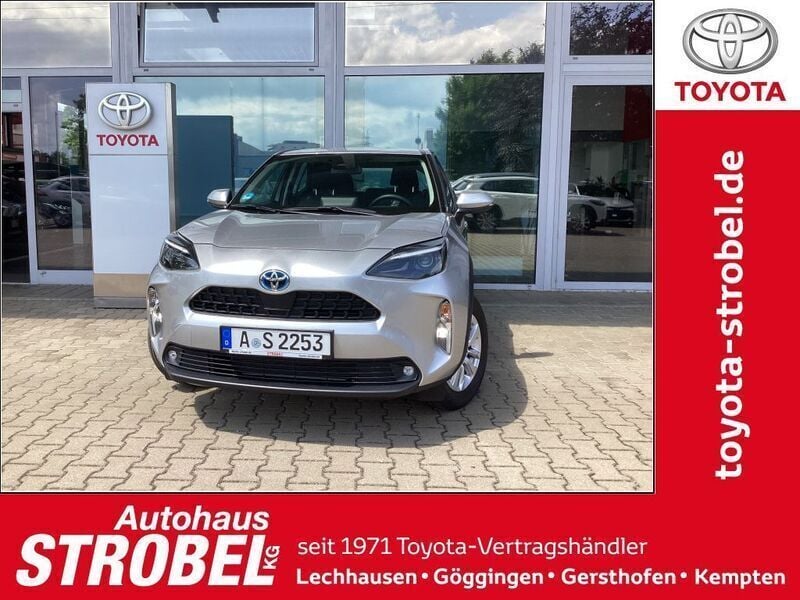 Shimmering silver metallic Gebraucht 2023 Toyota Yaris Cross Comfort SUV | 22.880 € (Superpreis) - Bild 1/4