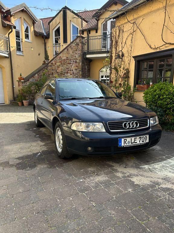 Second-hand Audi A4 90 CP (66 kW) 2000 Albastru Berlinǎ
