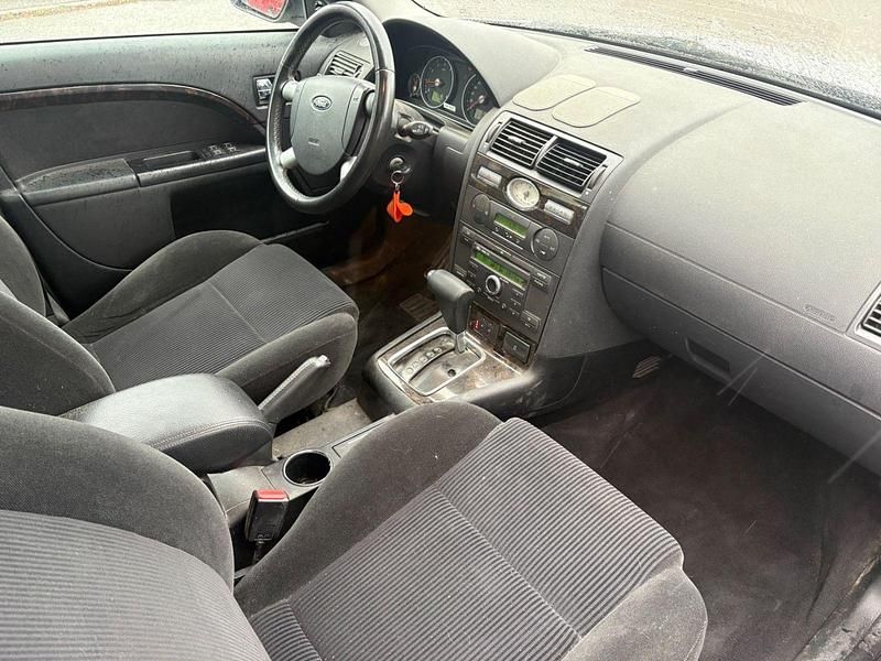 Gebraucht Ford Mondeo Ghia 145 PS (106 kW) 2003 Silber Kombi
